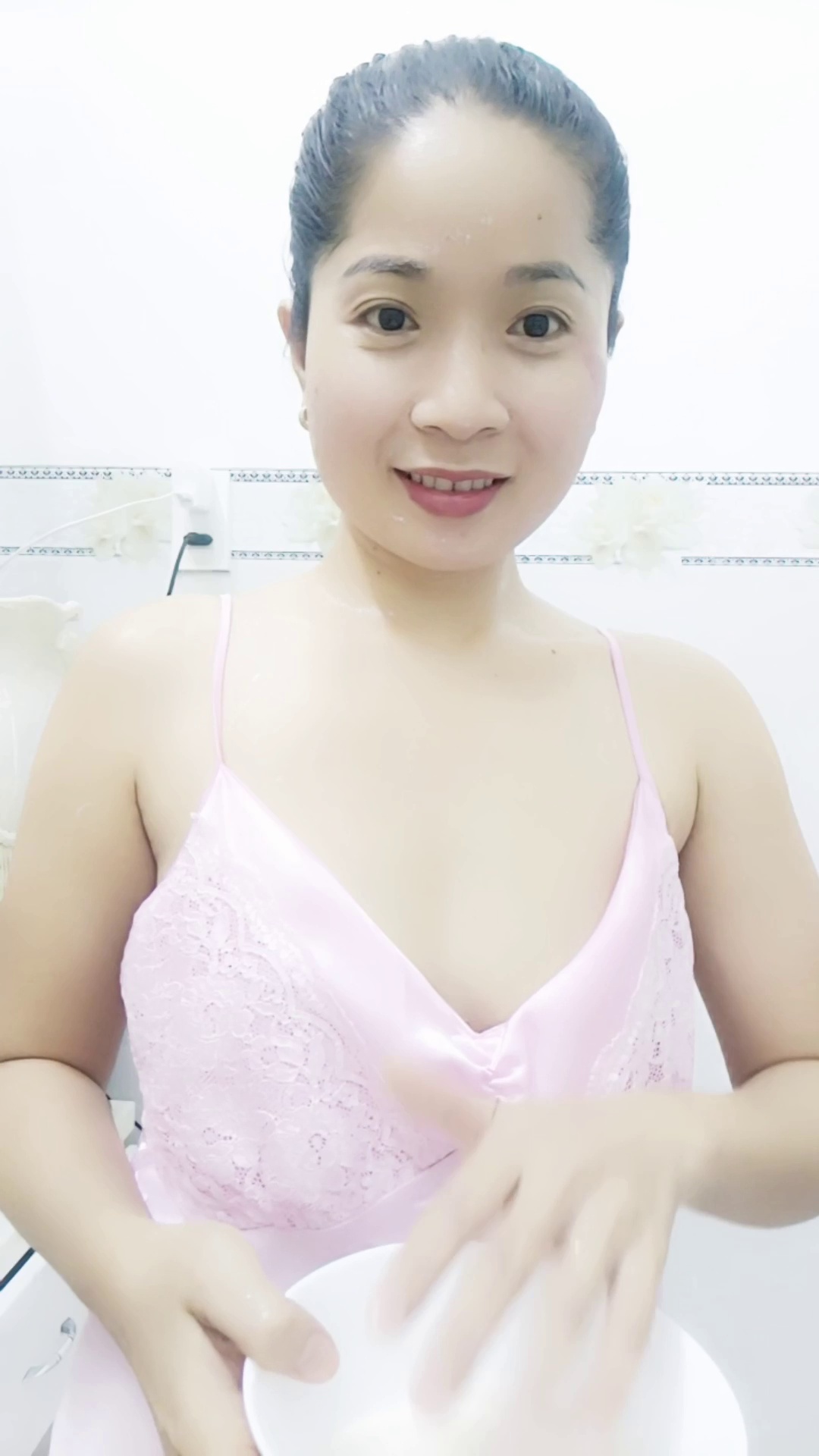 Onlyfans @lovelymom: Sữa dưỡng da