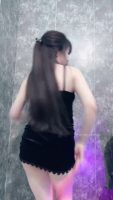 LLinh98 lắc đít quẩy tung nóc lấn át DJ Ngân 98